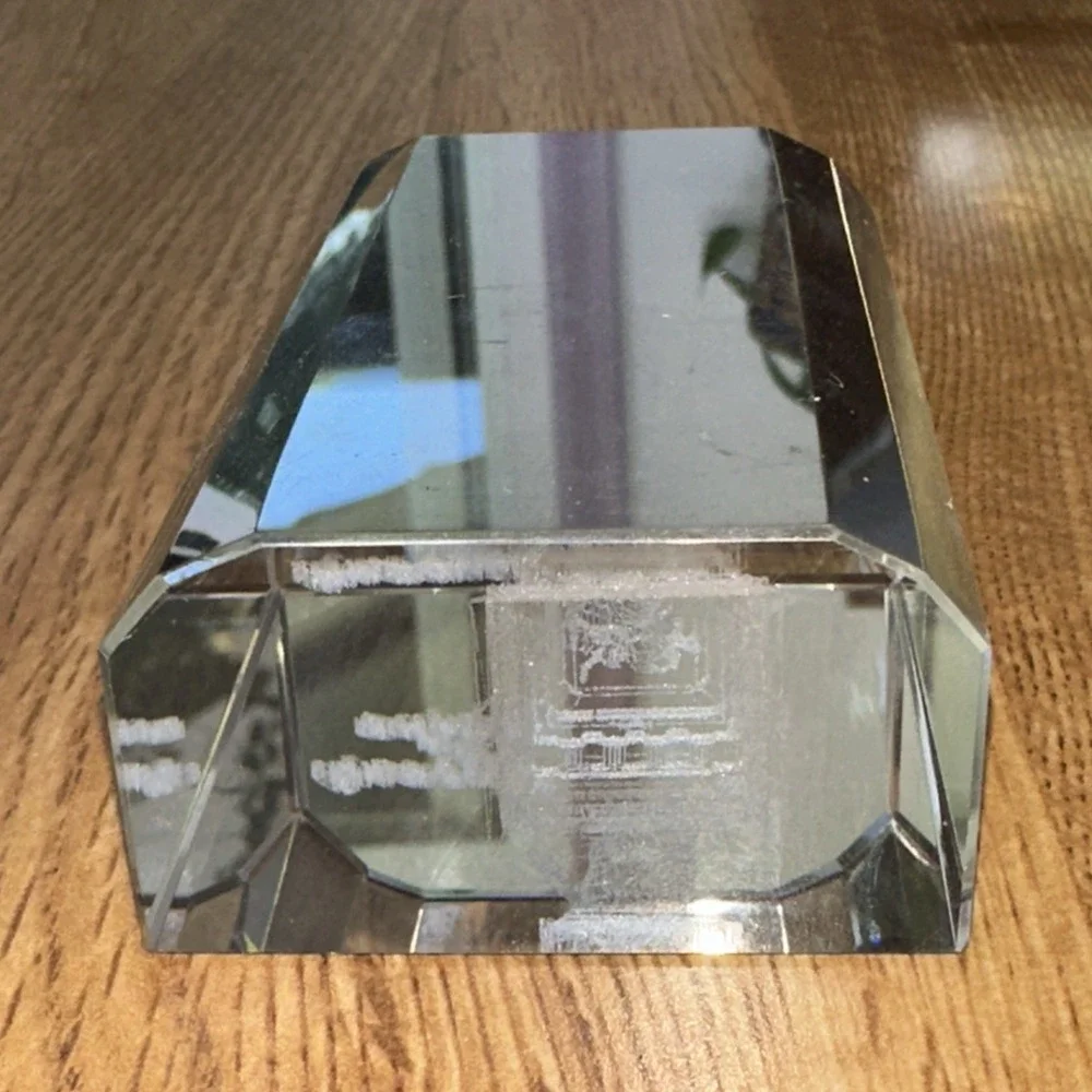 STATUE OF LIBERTY Paperweight New York 3D Laser Etched Crystal Glass Cube